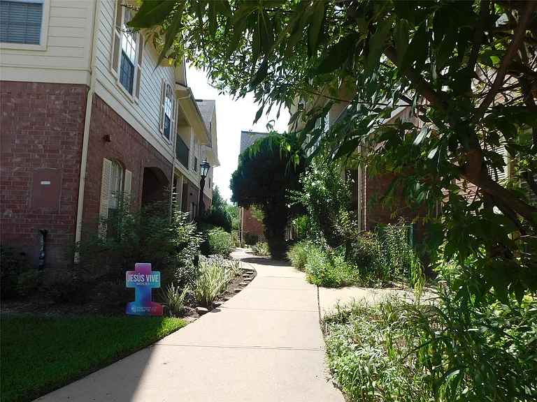 2710 Grants Lake Blvd #G3 — Photo 44