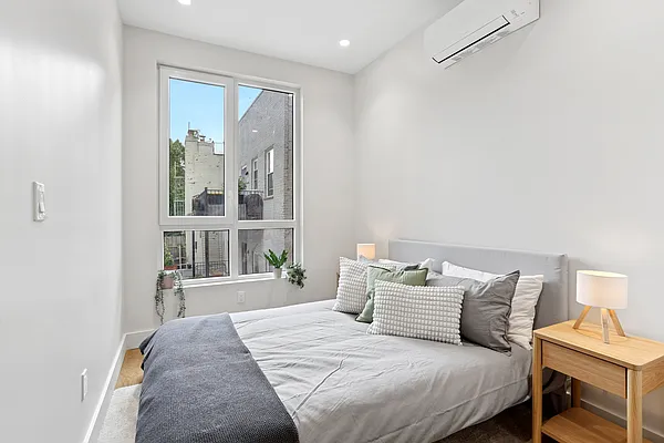 Bedroom, photo 1