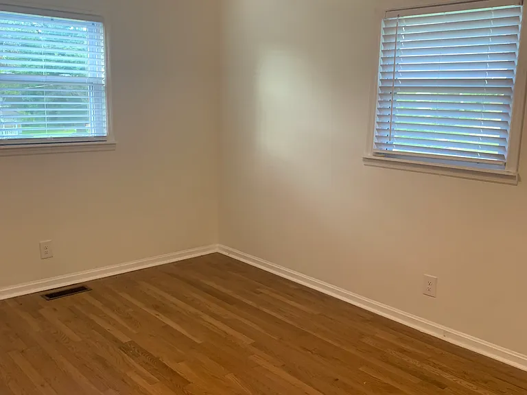 106 Lyon Ave — Photo 7