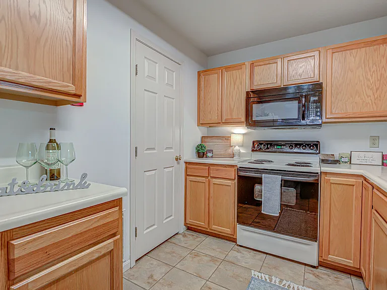 100 Northridge Dr #9 — Photo 11