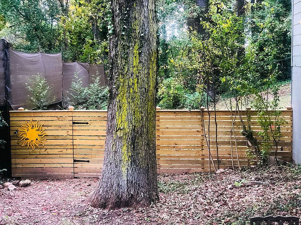 2nd image of 2479 Hillcrest Dr