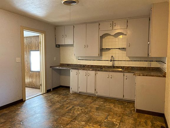 5th image of 1108 N Avenue E