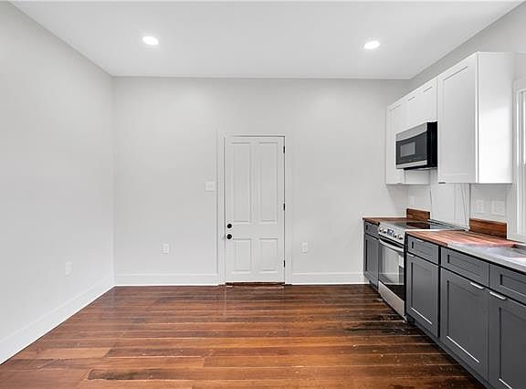 4th image of 216 Eliza St