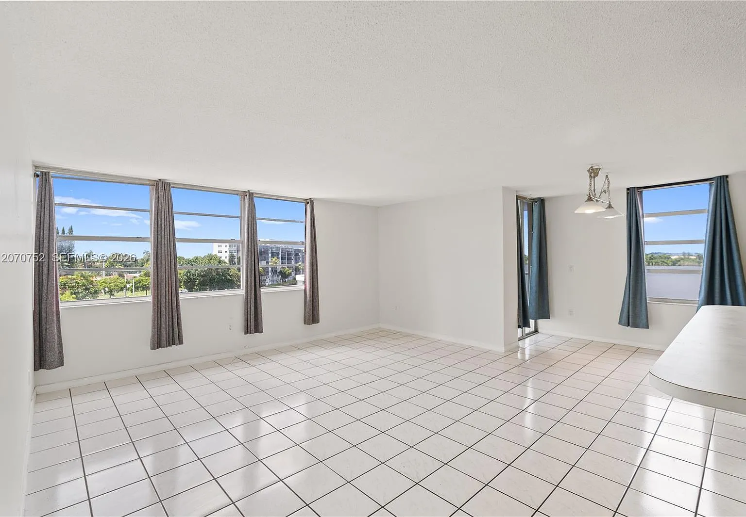 Buckley Towers Condo - Ea — Photo 2