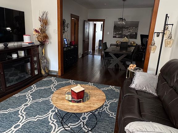 2nd image of 2944 W Fletcher St #2