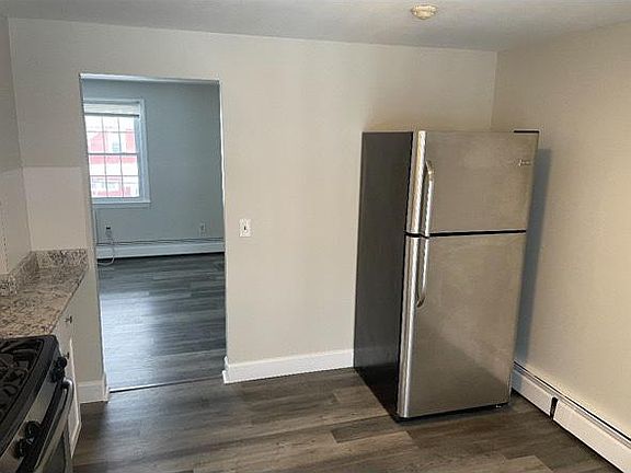 3rd image of 70 Metcalf Ave #0