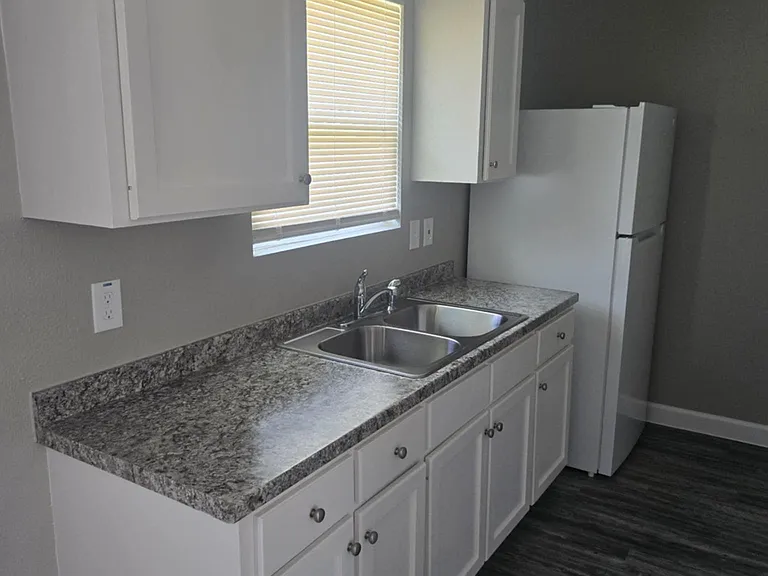 1410 Colima St — Photo 8
