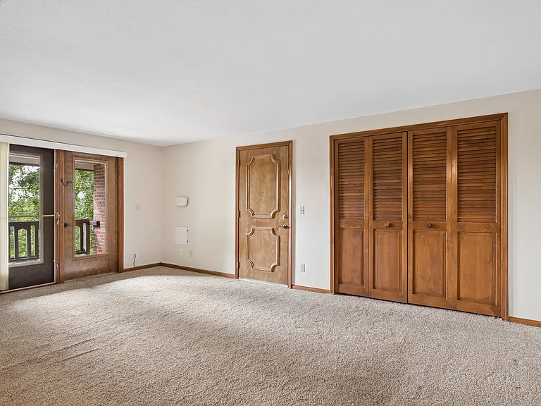 Carriage Hill Apartments — Photo 6
