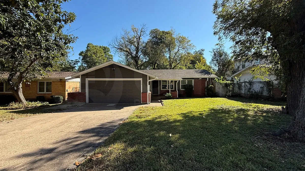 3 bed, 2.0 bath, 1476 sqft, $2,000 — Photo 1