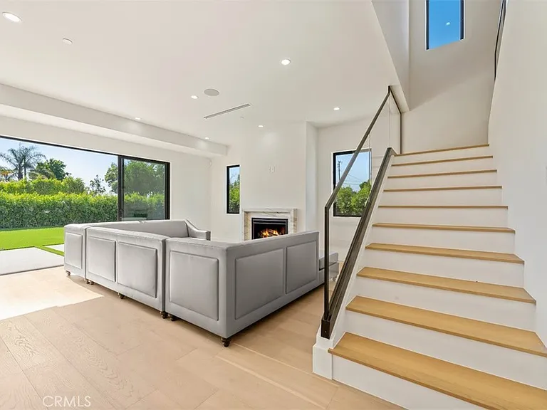 8065 Lloyd Ave — Photo 5