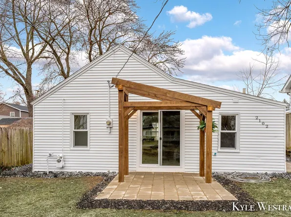 2102 Denwood Ave SW, Wyoming, MI 49509