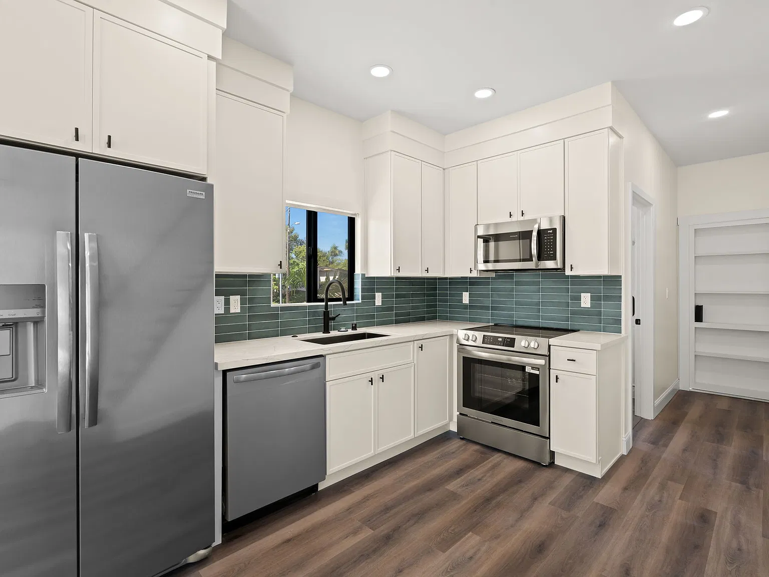3 bed, $6,100 — Photo 2