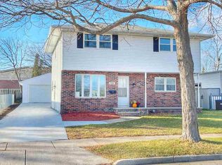2215 N Erb St, Appleton, WI 54911