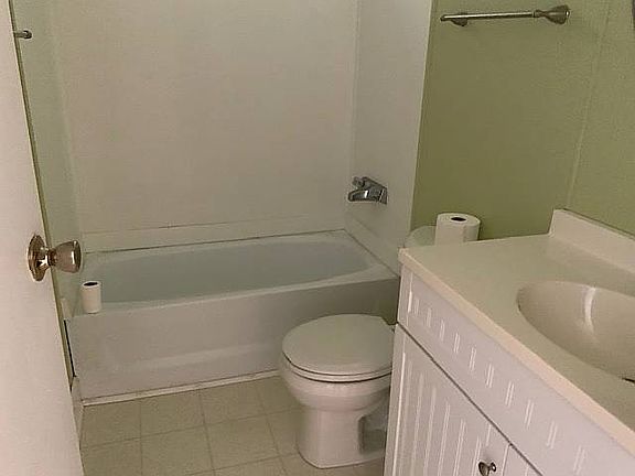 5th image of 526 W Sunny Brook Cir #140