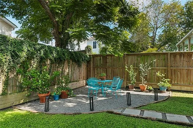 322 Arabella St — Photo 17