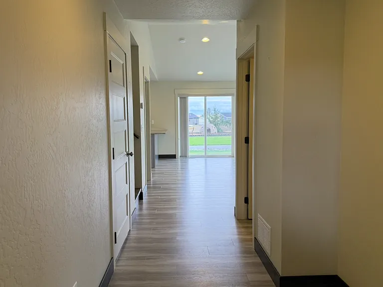 995 N Camas Ln — Photo 5