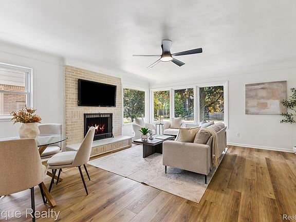 4th image of 1808 W Twelve Mile Rd