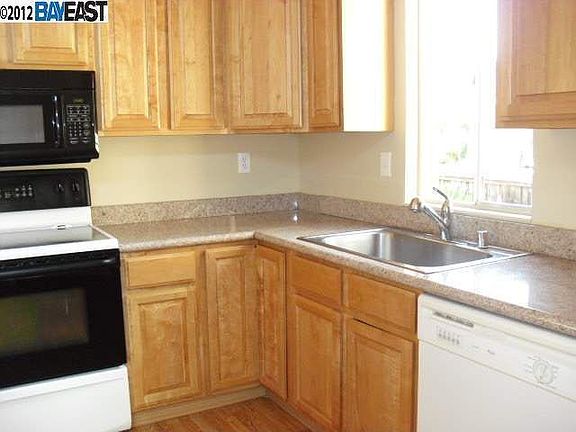 4th image of 2130 Grackle Ct