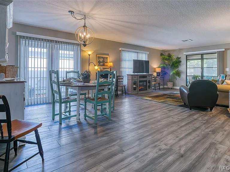 23 Dogwood Dr — Photo 3