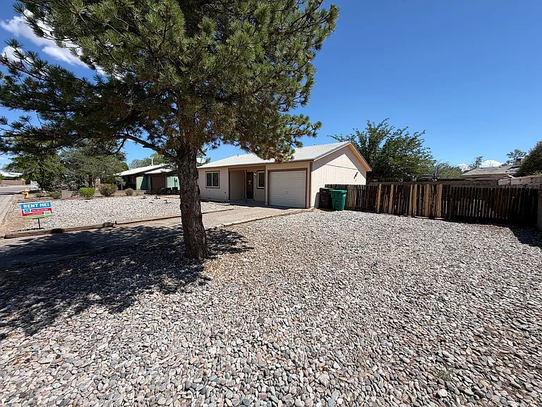 628 Pontiac Dr SW — Photo 3