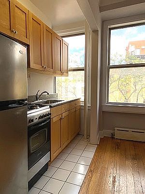 4th image of 223 2nd Ave APT 6D