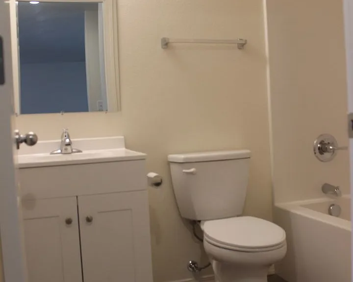 232 NE Palomar Ct — Photo 7