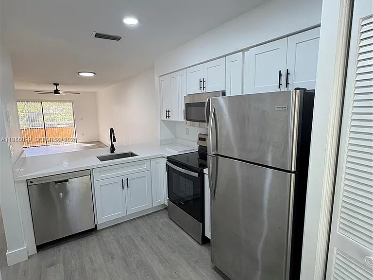 1500 NW 4th Ave #306 — Photo 2