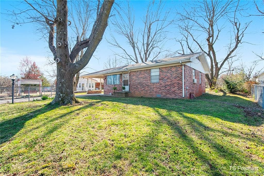 605 8th Ave, Gravette, AR 72736 Zillow