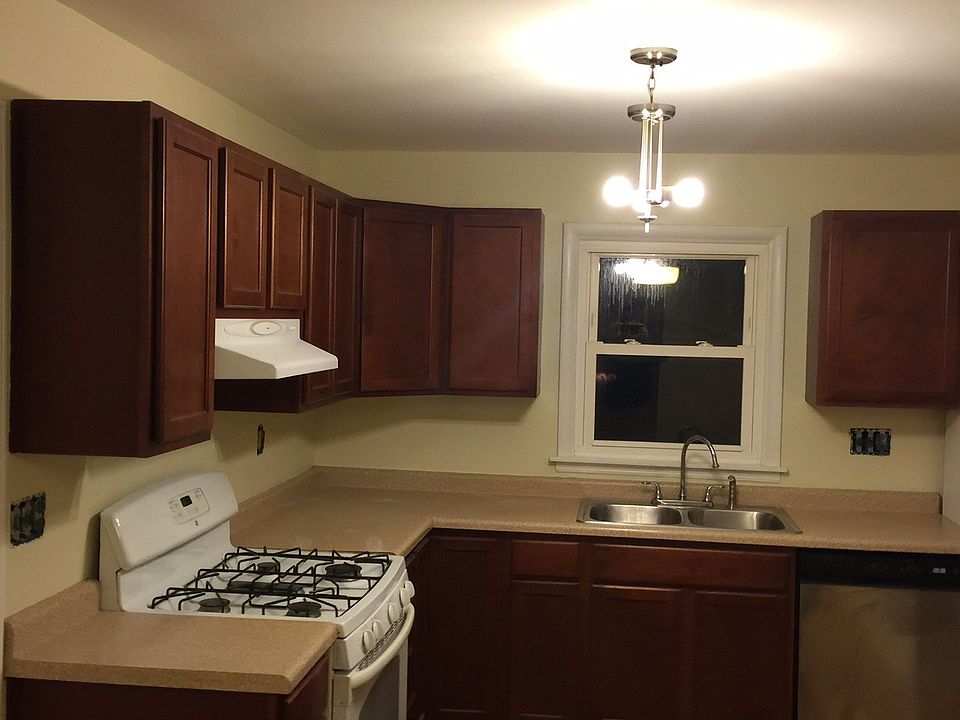 1st image of 572 Evergreen Ln