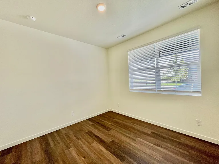 6051 Holstein Dr — Photo 12