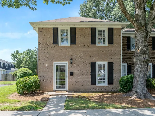 8056 Regent Park Ln, Charlotte, NC 28210
