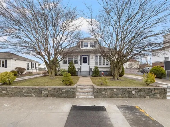 1560 Cranston St, Cranston, RI 02920