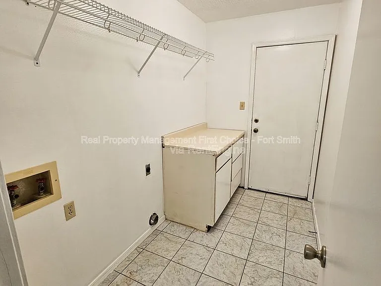 6719 Independence St — Photo 11