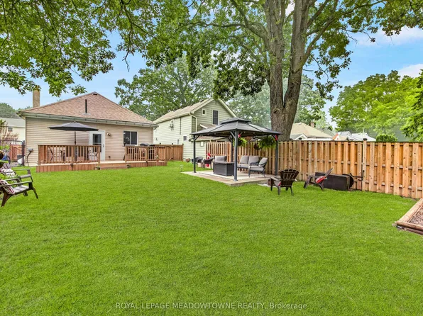 11 Stirton Ave, Brantford, ON N3T 1E2