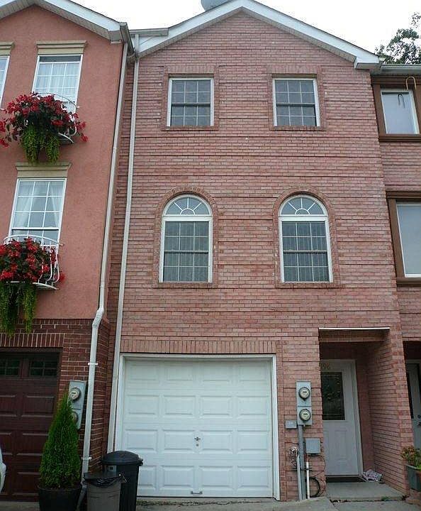 1st image of 229 Wellington Ct #1