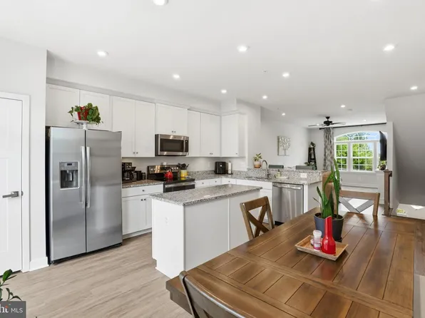 4915 Crest View Dr, Hyattsville, MD 20782
