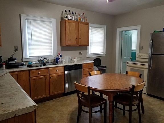 3rd image of 639 Niagara St #2