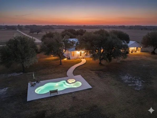 3635 County Road 265, Moulton, TX 77975