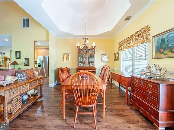 5th image of 190 Towerview Cir