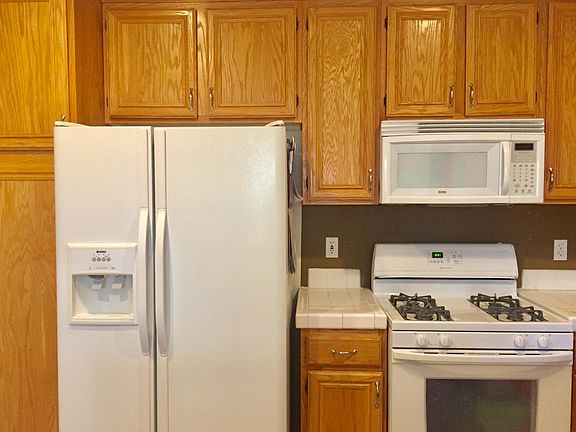 3rd image of 385 Savanna Dr