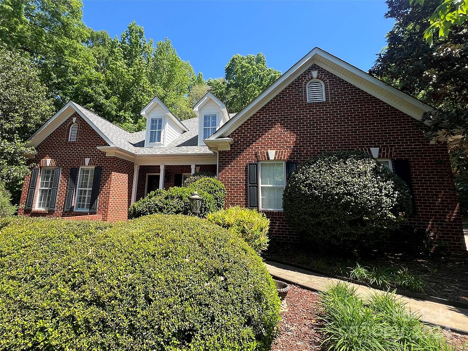 2nd image of 4048 Weddington Manor Ct