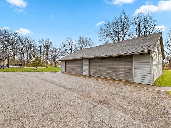 3rd image of 3434 Willow Rd