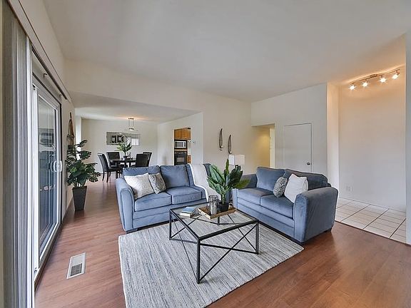 5th image of 6627 Reservoir Ct
