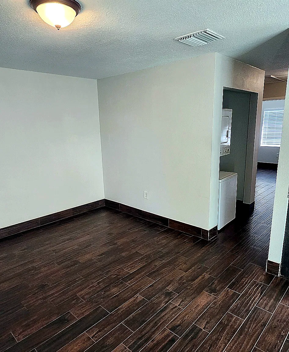 2 bed, 700 sqft, $1,400 — Photo 3