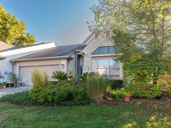 2807 S Saint Remy Cir, Bloomington, IN 47401