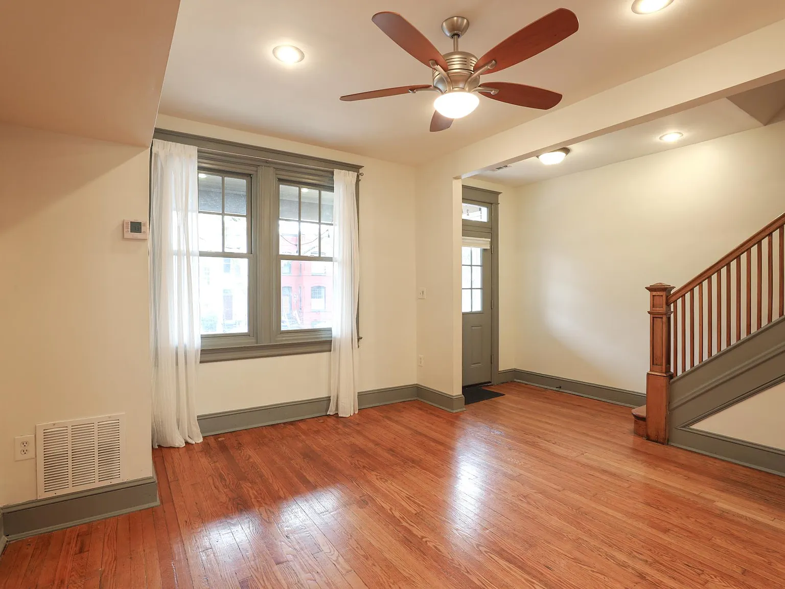 4 bed, 3.5 bath, 1422 sqft, $4,950 — Photo 3