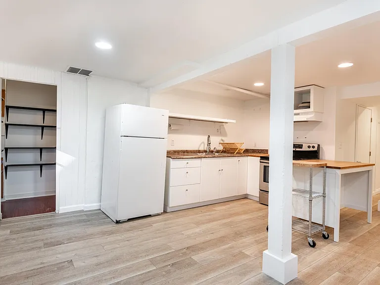 2306 SE Caruthers St #C — Photo 8
