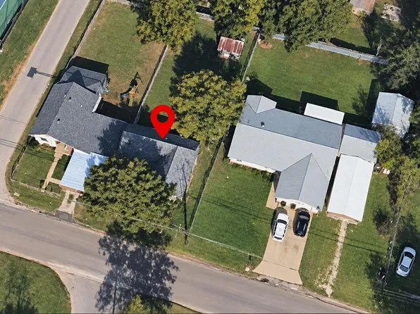 603 E College St, Burkburnett, TX 76354