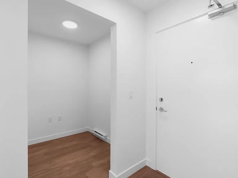 723 Grover Ave — Photo 4