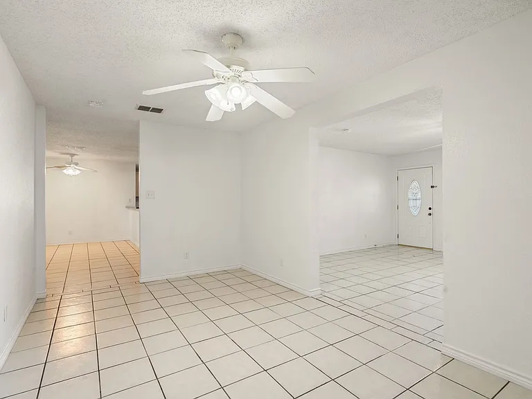 854 Lago Vista Dr — Photo 6